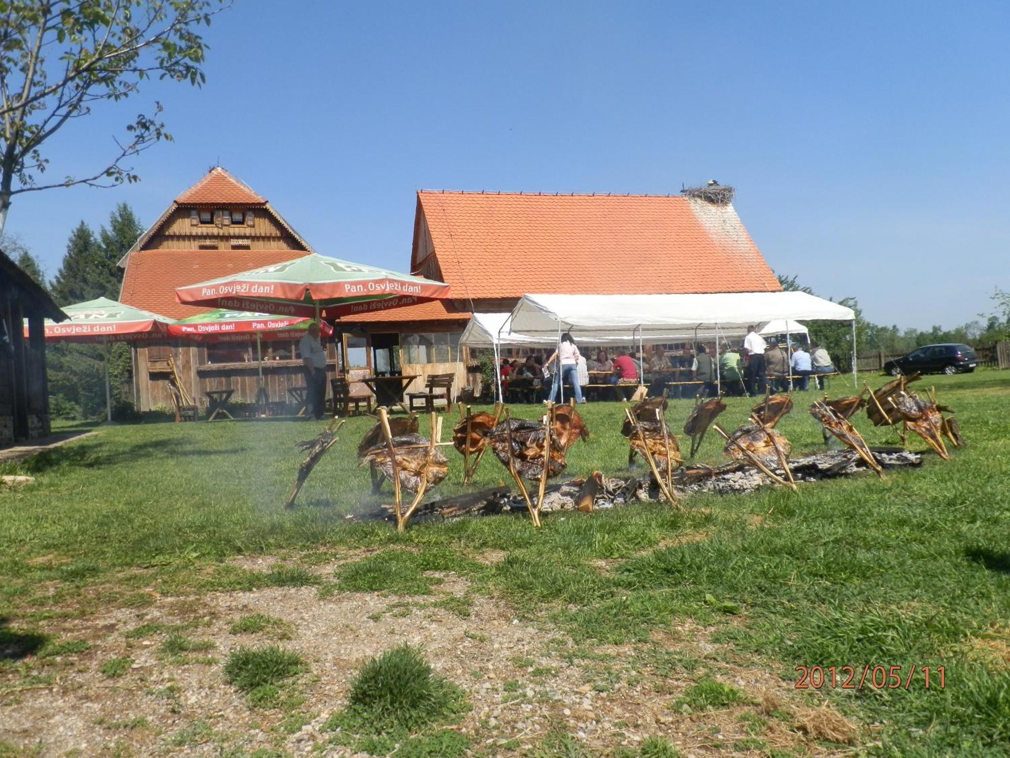 Отель Tradicije Cigoc Экстерьер фото
